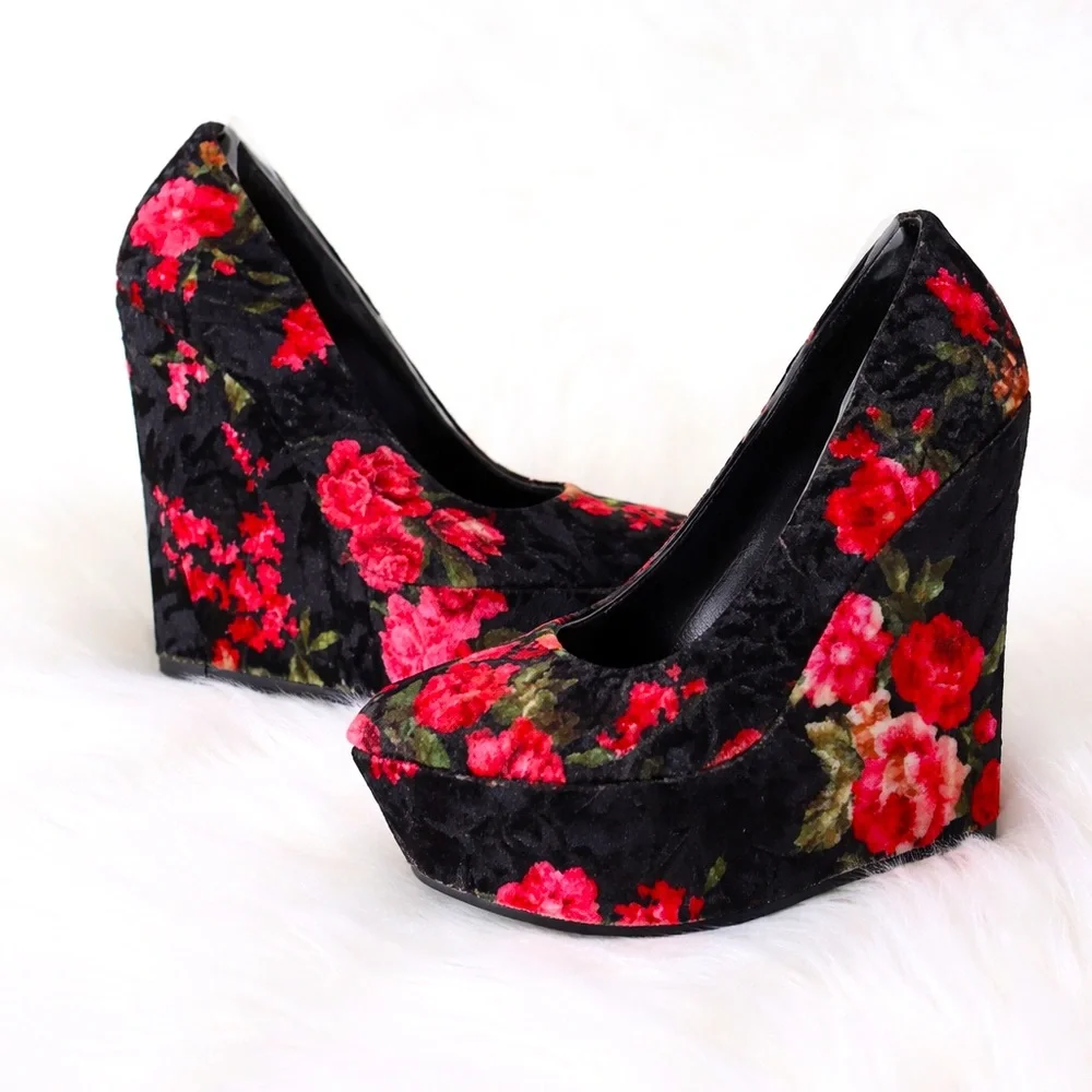 Aldo Floral Velvet Platform Wedges Floral Black Rose Print Size 8 NEW